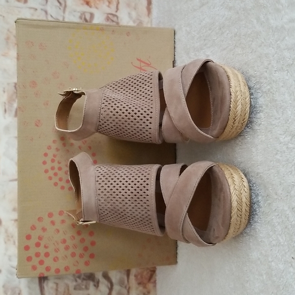 New Eurosoft Parisa Espadrille Sandals - Picture 2 of 9